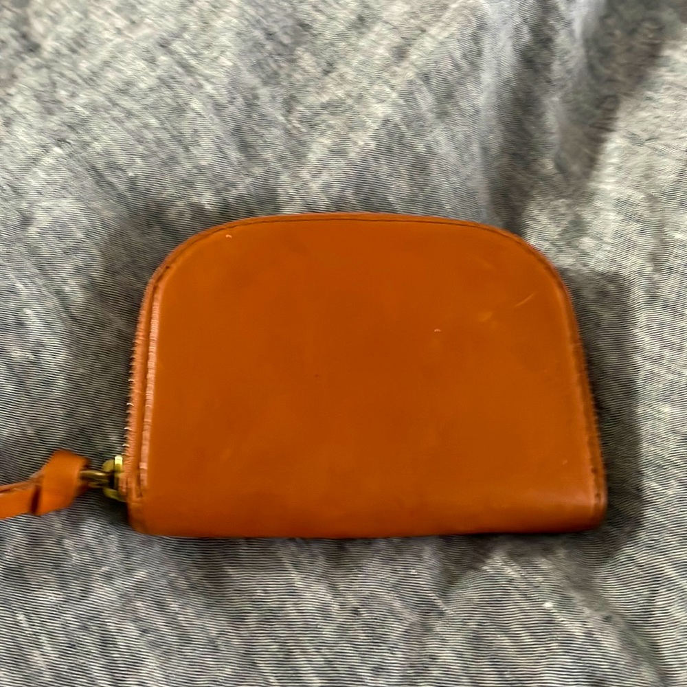 Madewell - The Zip Wallet in Leather